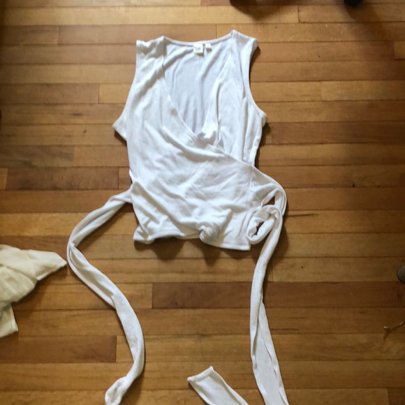 Deep Neck Wrap top - Picture 2 of 3